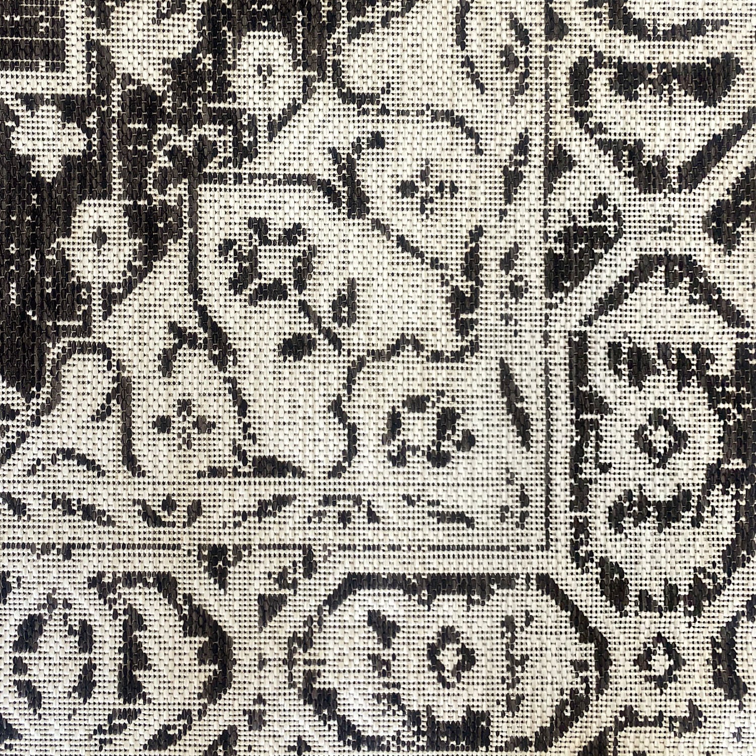 Ishtar Indoor/Outdoor Rug (Charcoal-Ivory)