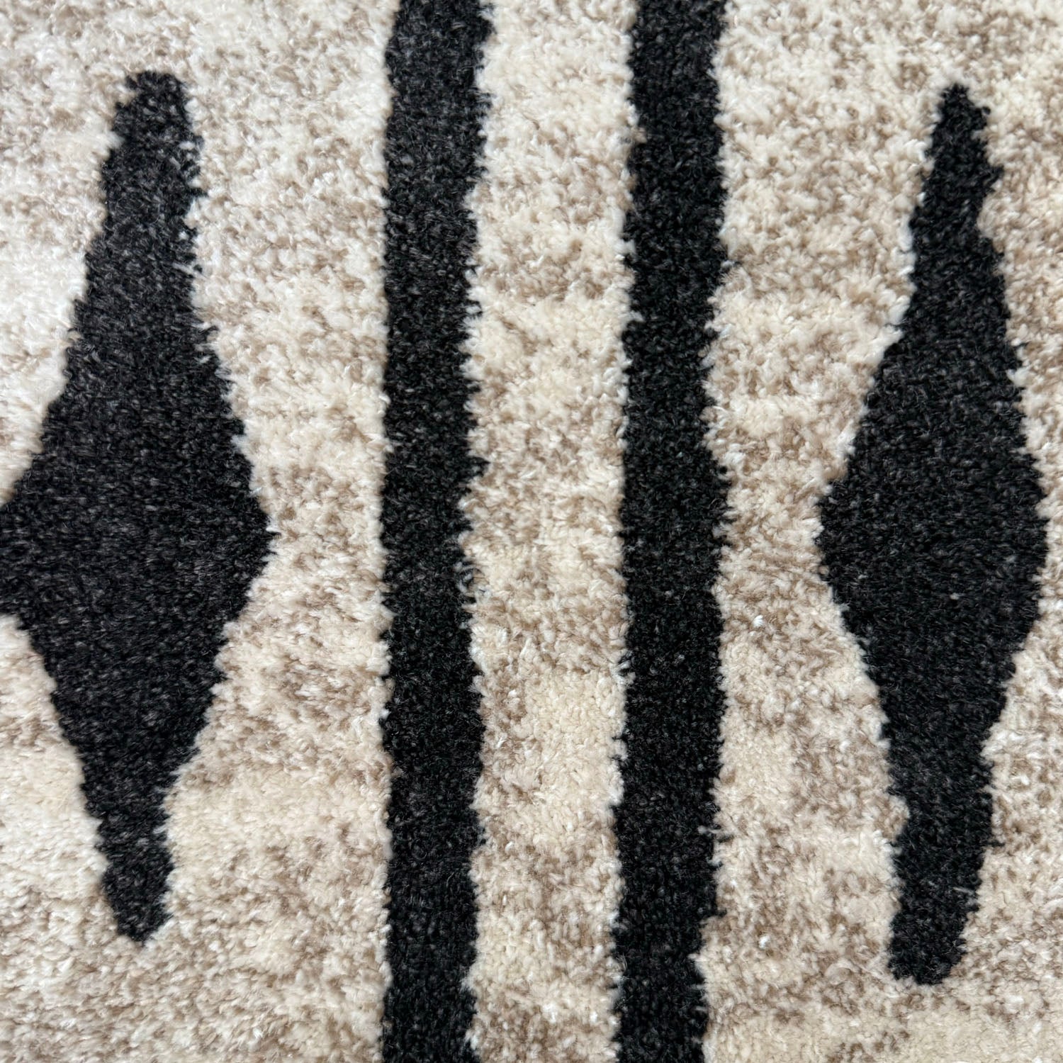 Totem Area Rug (Ebony & Ivory)